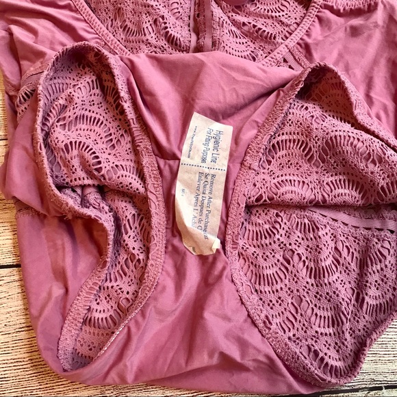 SOLD  Becca Etc. Rebecca Virtue onepiece L 2x - Picture 8 of 10